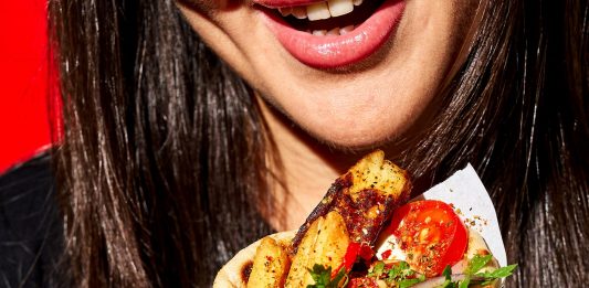 THE MAD GREEKS OPENS NEW JUMEIRAH LAKE TOWERS LOCATION