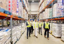 Minister of Economy and Tourism inspects food supply and procurement operations at Carrefour distribution centre
